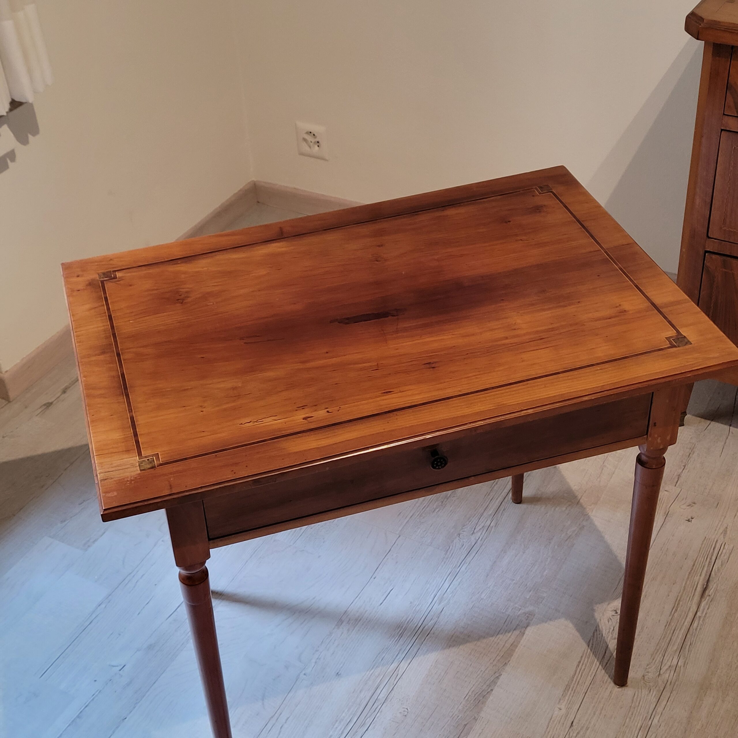 MB11 Antikes Tischchen – Bild 3