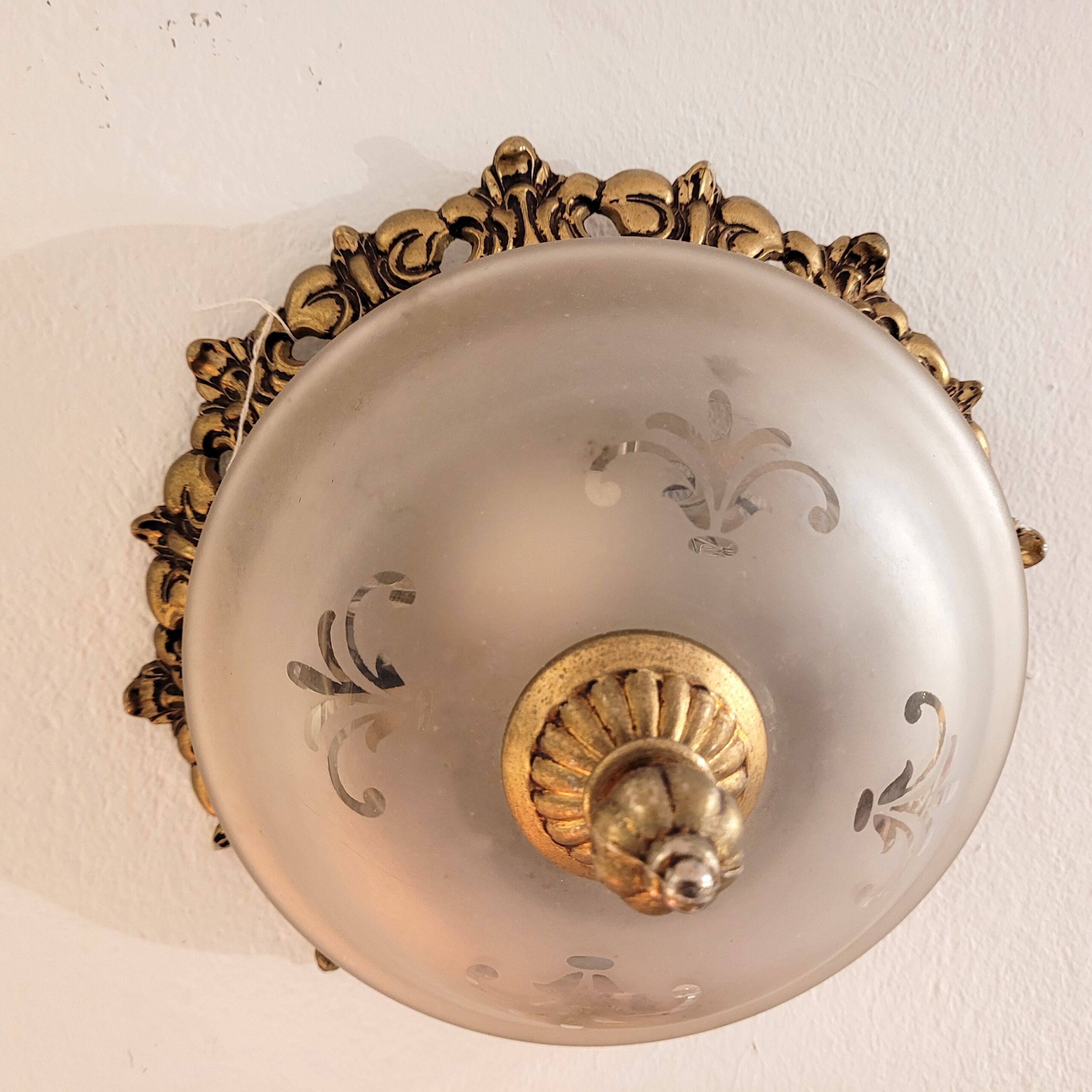 C007 Exklusive alte Decken- oder Wandleuchte mit Milchglas CHF 180.00. – Bild 4